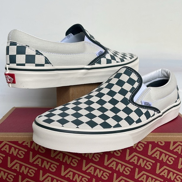 Vans Men’s Classic Slip-On
Checkerboard Green/True White 
VN000BVZBGN
Sneakers - Picture 9 of 16